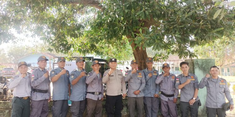 Kapolsek Rambang Pimpin Langsung Pengamanan Kegiatan Rambang Bersholawat Untuk Indonesia di Desa Kencana Mulya