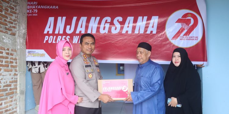 Kapolres Wajo Laksanakan Anjangsana kepada Purnawirawan dan Keluarga Polri dalam Rangka HUT Bhayangkara ke-79