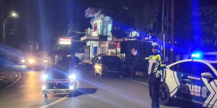 Satlantas Polres Wajo Hadir di Tengah Masyarakat Lewat Patroli Biru dan Edukasi Keselamatan