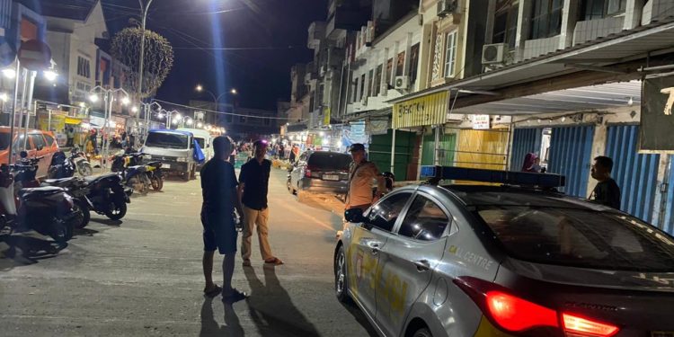 Polsek Urban Pitumpanua Intensifkan Patroli Blue Light di Titik Keramaian