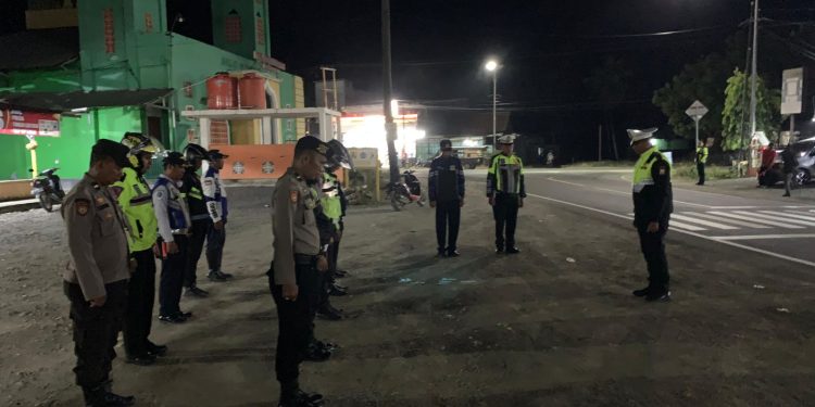 Bawa Badik Saat Berkendara, Dua Pemuda Diamankan Personel Polres Wajo di Hari ke-11 Ops Patuh Pallawa