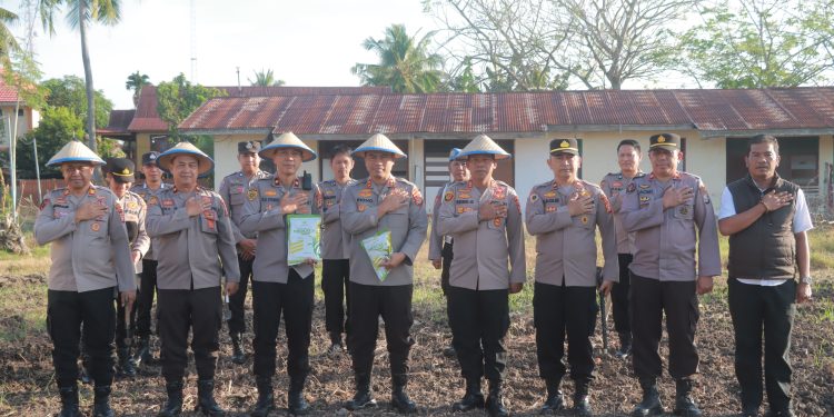 Kapolres Wajo Pimpin Langsung Penanaman Jagung untuk Ketahanan Pangan Nasional