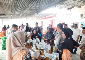 Operasi Pasar Murah Polres Pelalawan dan Bulog Stabilisasi Harga Pangan untuk Masyarakat