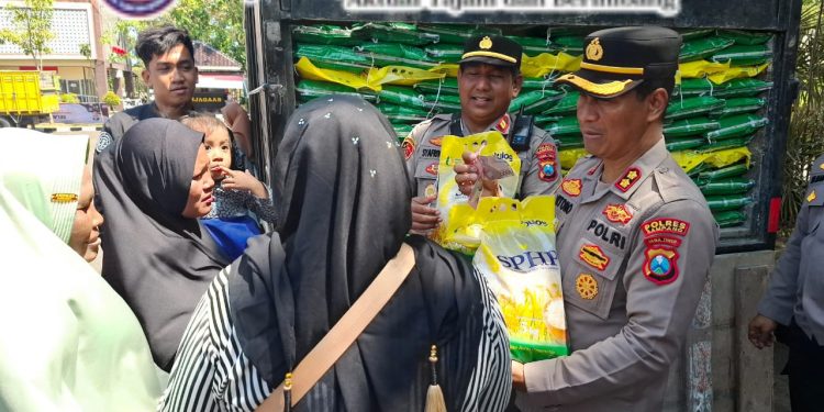 Polres Sampang Hadirkan 50 Ton Beras Murah, Sambut HUT ke-80 RI