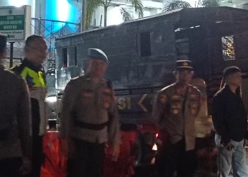 Kapolsek Tempe Turunkan Personel Amankan Upacara Taptu dan Pawai Obor HUT RI ke-80