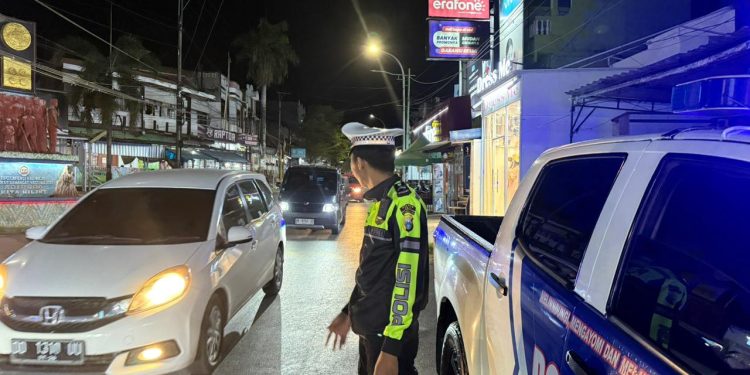 Wujudkan Jalan Aman dan Lancar, Satlantas Polres Wajo Rutin Laksanakan Blue Light Patrol