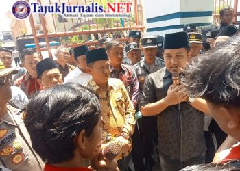 Unjuk Rasa Mahasiswa Gedor DPRD Sampang: Pungutan Liar PTSL Diduga Subur, Bupati Diminta Bertindak