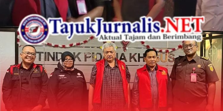 Kejati Jatim Tahan Dua Tersangka Korupsi Dinas Pendidikan Provinsi Jawa Timur Tahun Anggaran 2017