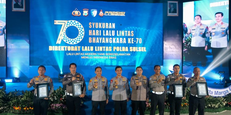 Prestasi Membanggakan, Kasat Lantas Polres Wajo Diganjar Piagam Penghargaan dari Kapolda Sulsel