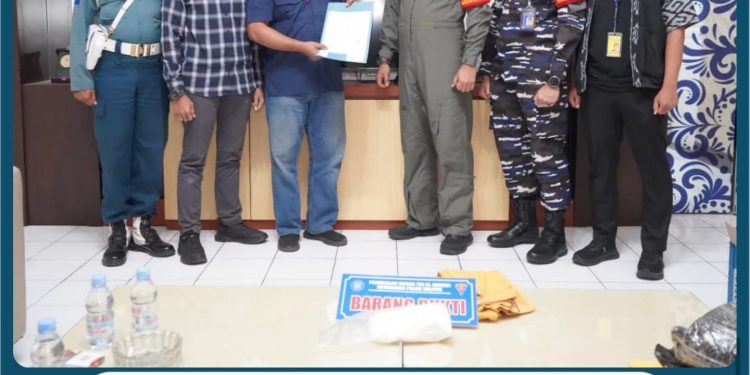 Satgaspam TNI AL Bandara Internasional Juanda Gagalkan Pengiriman 501 Gram Sabu-sabu