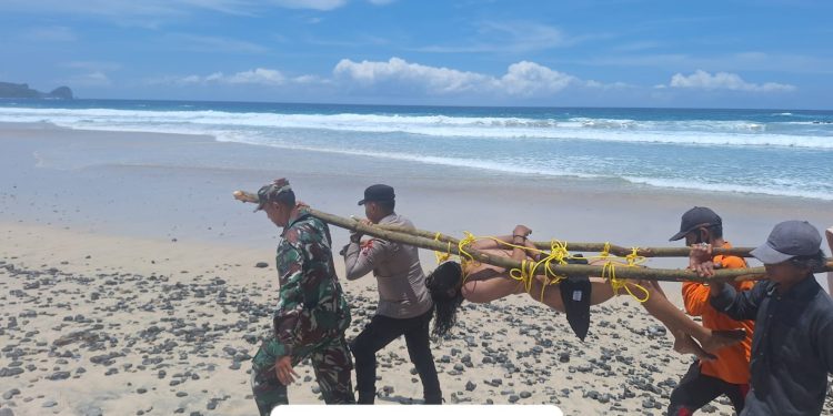 Tragedi Pantai Modangan Malang: Satu Warga Surabaya Meninggal, Dua Masih Hilang Terseret Ombak