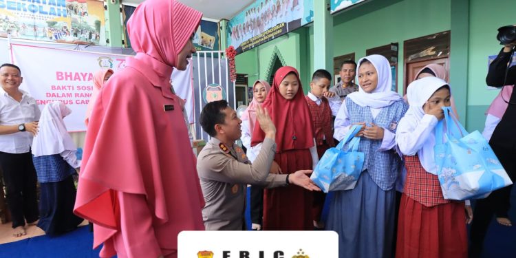 Sambut HKGB ke-73, Bhayangkari Bojonegoro Gelar Bakti Sosial di SLB Putra Harapan