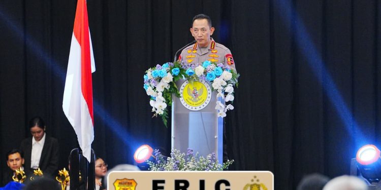 Kapolri Hadiri Kompolnas Award: Polri Tak Antikritik, Komitmen Terus Perbaiki Diri! 