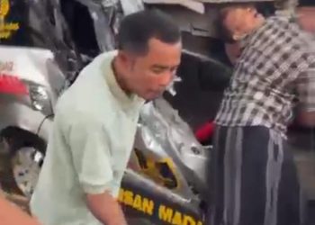 Diduga Mengantuk, Minibus APV Tabrak Truk Tangki di Camplong — Satu Korban Meninggal Dunia