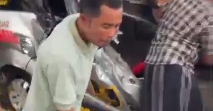 Diduga Mengantuk, Minibus APV Tabrak Truk Tangki di Camplong — Satu Korban Meninggal Dunia