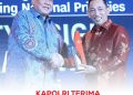 Kapolri Terima Penghargaan Dari CNN Indonesia Awards 2025