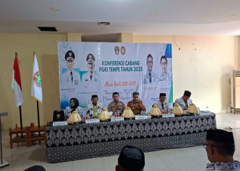 Kapolsek Tempe Amankan Konferensi Cabang PGRI Tempe 2025, Dukung Transformasi Pendidikan