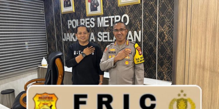 Moment kunjungan silaturahmi ketum FRIC H. Dian Surahman ke polres Jakarta Selatan dalam rangka jelajah kemitraan dengan polri