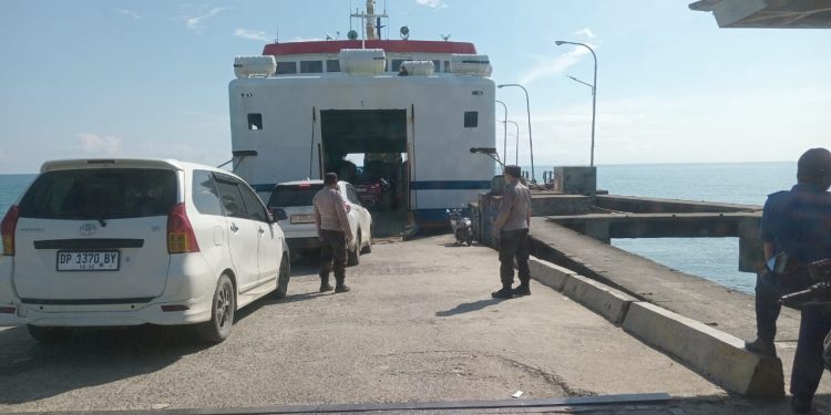 Polsek Pitumpanua Laksanakan Pengamanan Pelabuhan dan Patroli Malam, Kamtibmas Tetap Kondusif