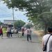 Polsek Urban Pitumpanua Bersama Kelurahan Siwa Gelar Kerja Bakti di Jalan Pelabuhan Bangsalae