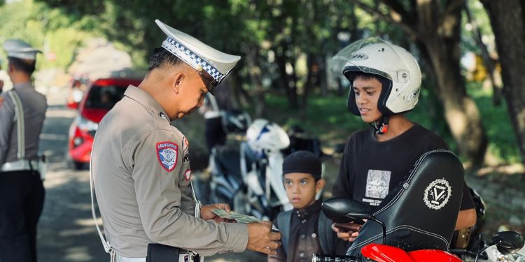 Polres Wajo Gelar Hari Kedua Operasi Zebra Pallawa 2025, Tingkatkan Kesadaran Tertib Lalu Lintas