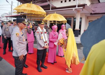 Kapolres Lhokseumawe Sambut Kapolda Aceh, Berikan Arahan Kepada Personil dan Serahkan Bingkisan Kepada Mantan Kombatan GAM