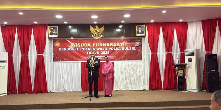 Kapolres Wajo Pimpin Wisuda Purnabakti, Hargai Pengabdian Personel Polres Wajo yang Pensiun