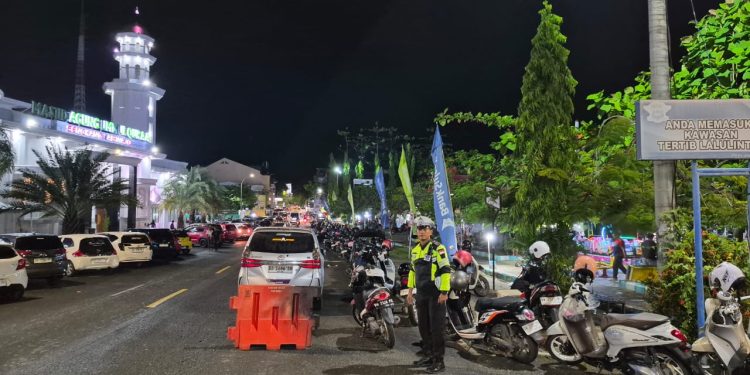 Pamtur Lalin Sat Lantas Polres Wajo Pastikan Kegiatan HIPMI Wajo Festival Internasional 2025 Berjalan Lancar