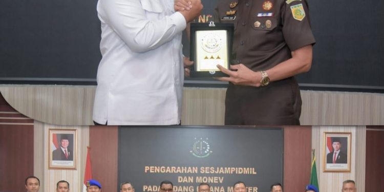 Kejati Aceh Terima Kunjungan Kerja Sektaris Jaksa Agung Muda Pidana Militer Dalam rangka Monev. Kinerja Serta Supervisi Terhadap Pelaksanaan Tugas Bidang Pidana Militer di Wilayah Aceh.