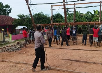 Polsek Belawa Gelar Gotong Royong dan Sampaikan Imbauan Kamtibmas ke Masyarakat