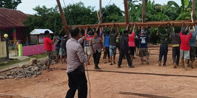 Polsek Belawa Gelar Gotong Royong dan Sampaikan Imbauan Kamtibmas ke Masyarakat