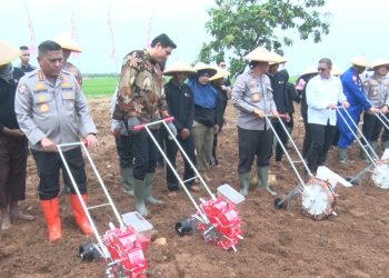 Implementasi Perjanjian Kerja Sama antara Forum Komunikasi Doa Bangsa dan Polri resmi diwujudkan melalui penanaman perdana jagung