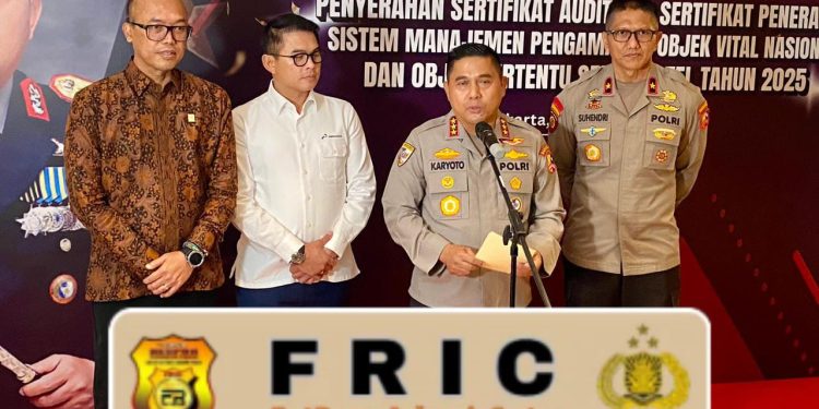 Polri Serahkan Sertifikat Audit Sistem Pengamanan Objek Vital Nasional Tahun 2025