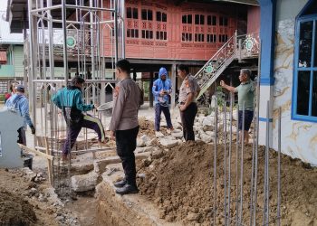 Wujud Kedekatan dengan Masyarakat, Kapolsek Maniangpajo Hadiri Pembangunan Masjid Miftahul Khaer