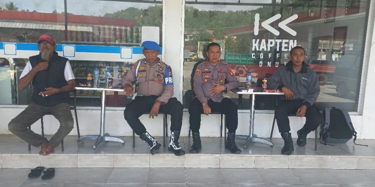 Pastikan BBM Tepat Sasaran, Kapolsek Pammana Lakukan Pengawasan SPBU Jelang Nataru