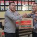 Kapolres Wajo Pimpin Pemberian Bingkisan Natal kepada Personel Polres Wajo