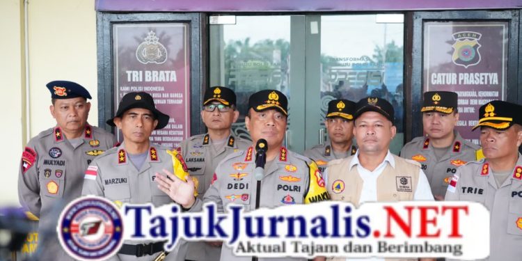 Polri Salurkan Bantuan dan Kerahkan Alat Berat untuk Percepat Pemulihan Banjir di Aceh Utara