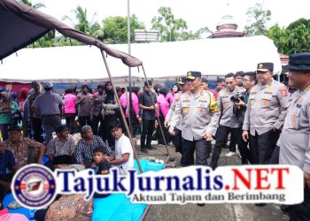 Wakapolri Tinjau Dapur Umum Bhayangkari dan Resmikan Sumur Bor di Huntara Asam Pulau