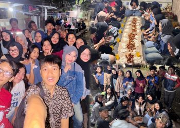 Siswa Dan Siswi Kelas XI IPS 5 SMAN 4 Surabaya Menggelar Tasyakuran Menyambut Tahun baru 2026