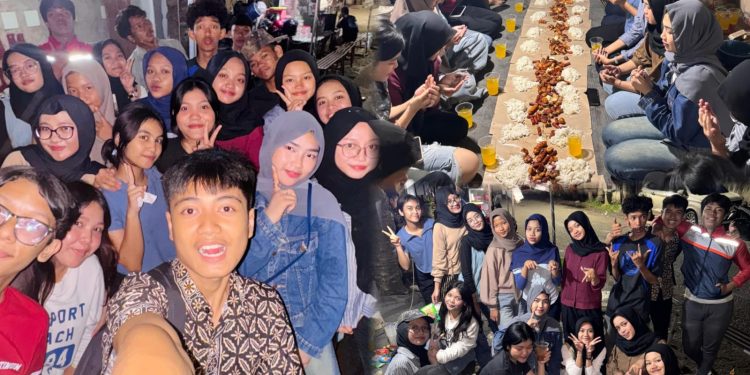 Siswa Dan Siswi Kelas XI IPS 5 SMAN 4 Surabaya Menggelar Tasyakuran Menyambut Tahun baru 2026