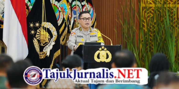 Berantas Kejahatan Transnasional, Polri Tangkap dan Serahkan 14 Buron Interpol Red Notice