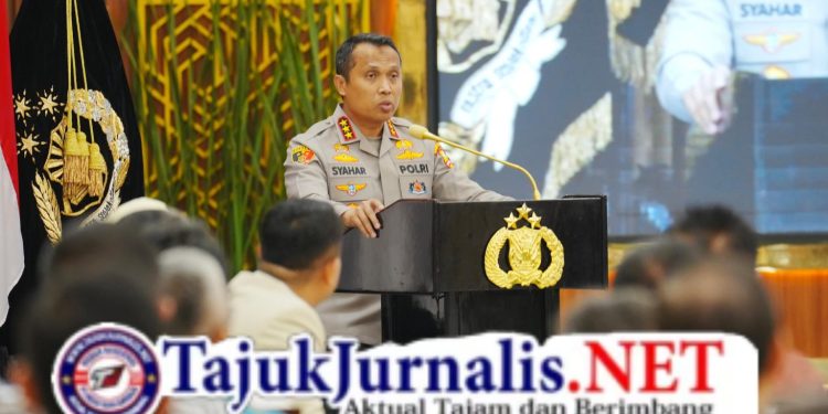 Berantas Kejahatan Transnasional, Polri Tangkap dan Serahkan 14 Buron Interpol Red Notice