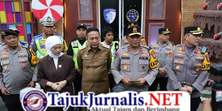 Berantas Kejahatan Transnasional, Polri Tangkap dan Serahkan 14 Buron Interpol Red Notice