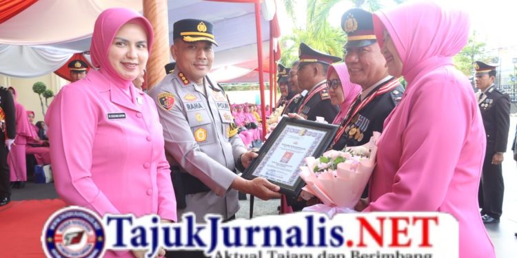 109 Personel Naik Pangkat, Polresta Banyuwangi Gelar Upacara Kenaikan Pangkat dan Pelepasan Purna Bhakti