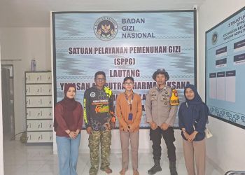 Pastikan Kualitas dan Keamanan Pangan, Bhabinkamtibmas Polsek Belawa Awasi Program Makanan Bergizi Gratis di Wajo