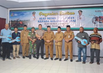 Bupati Warsubi Serahkan Bantuan Alsintan, Jombang Makin Mantab Sebagai Lumbung Pangan Nasional