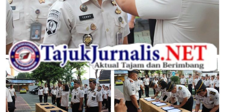 Lapas Klas IIA Sidoarjo Menggelar Apel Pagi Dirangkaikan Dengan Penandatanganan Perjanjian Kinerja Serta Penyematan Tanda Kenaikan Pangkat