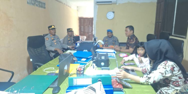Kapolsek Maniangpajo Sambangi Desa Kalola, Bahas Kamtibmas dan Isu Perjudian