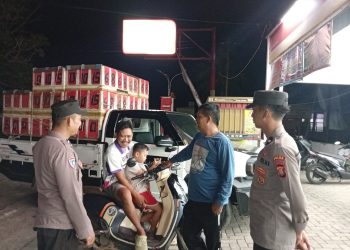Kapolsek Sajoanging Pastikan Warga Nyaman, Patroli Humanis Digelar Hingga Malam Hari
