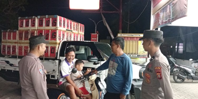 Kapolsek Sajoanging Pastikan Warga Nyaman, Patroli Humanis Digelar Hingga Malam Hari
